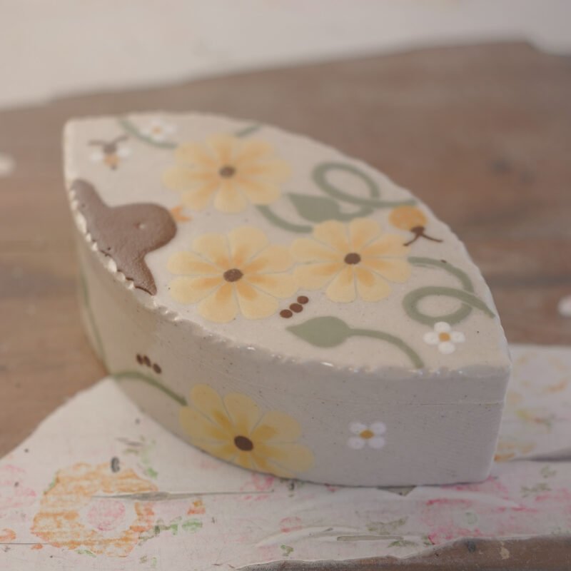 pájaro y calendulas / Caja