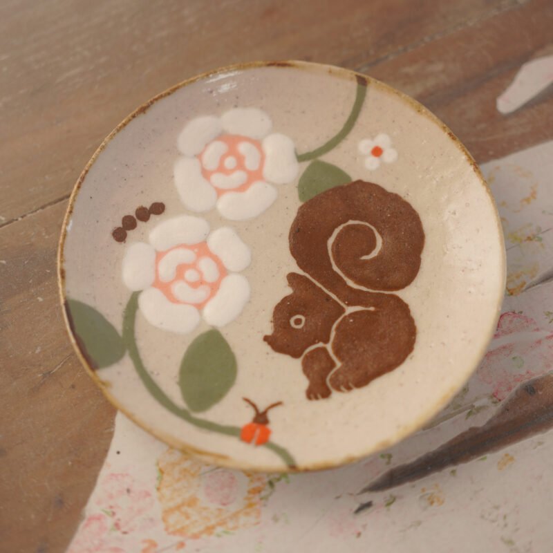 ardilla y rosas / plato