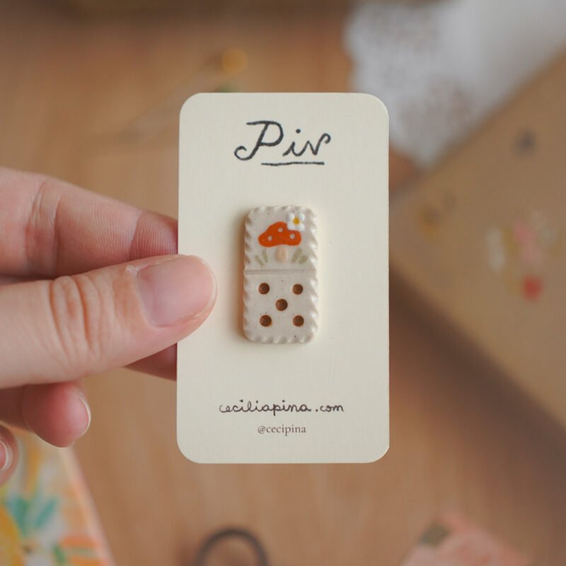 hongo dominó / broche