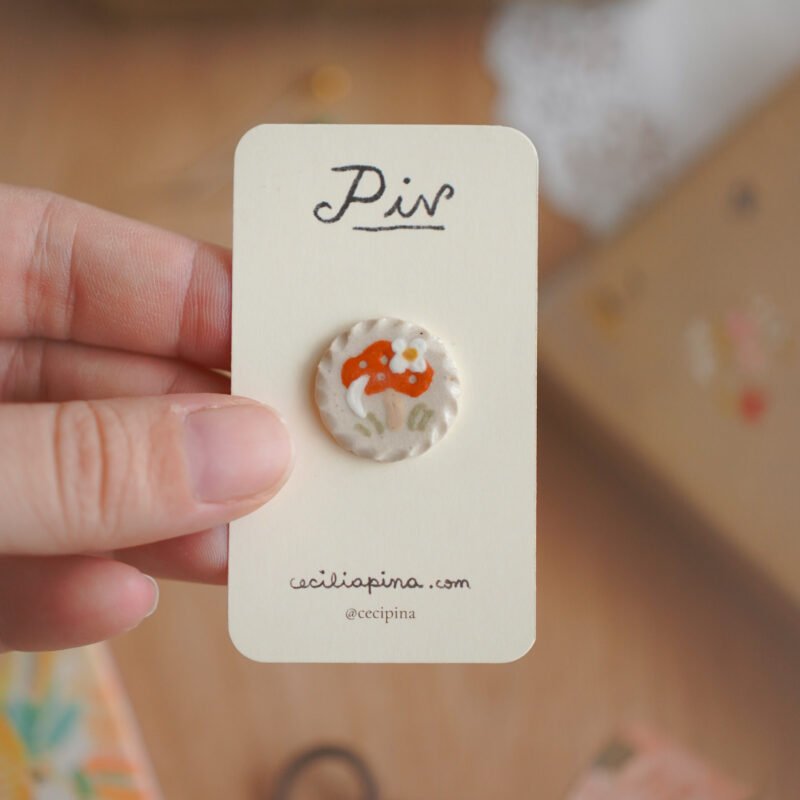 amanita y luna creciente / broche