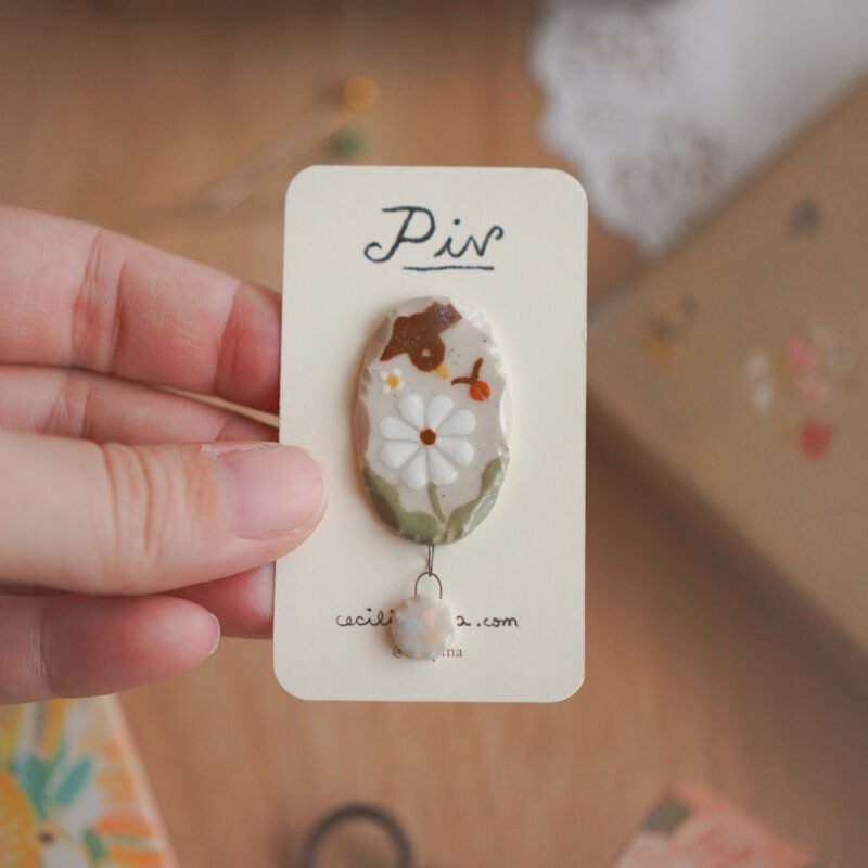 pájaro y flor blanca / broche charm