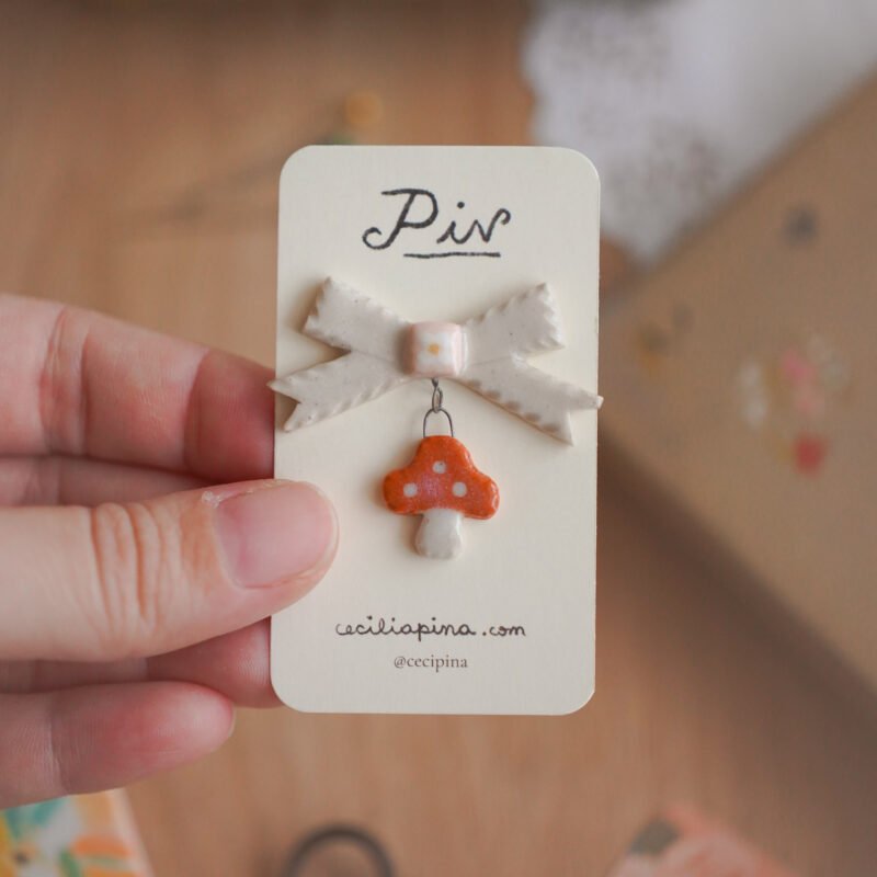 honguito con moño / broche charm